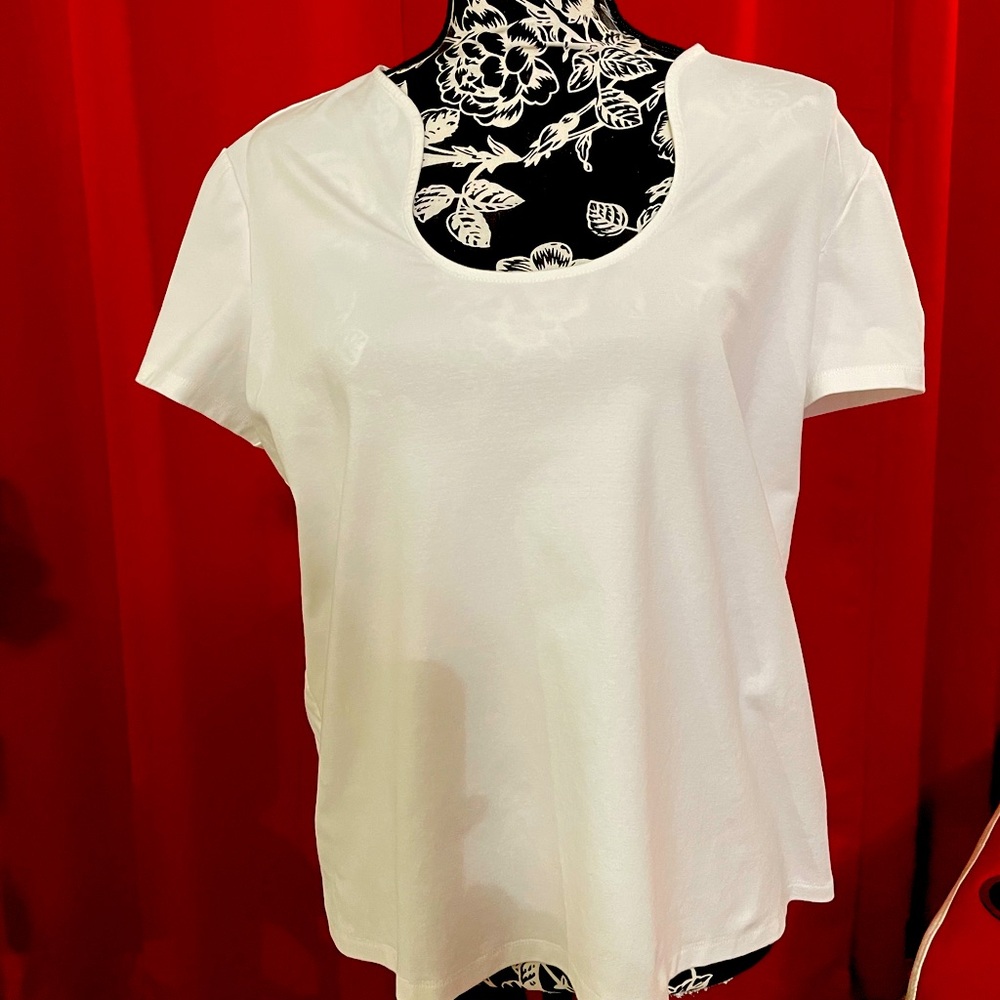Lafayette 148 scoop neck classic white tee